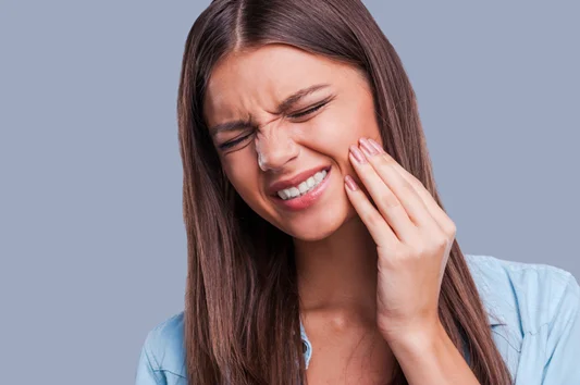 چرا دندان ما بعد از عصب کشی یا درمان ریشه درد دارد